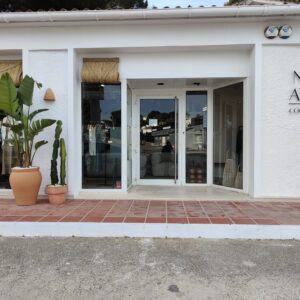 Renovation of old Sabadell bank in Moraira into a design shop with forcrete Microcement, the first in Spain